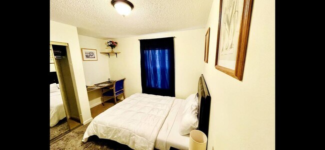 Building Photo - Cozy Smart 3BR 2 Bath House in Sarasota
