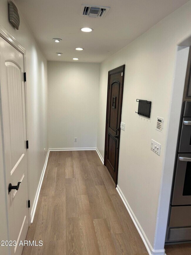 Building Photo - 4420 N 46th Pl