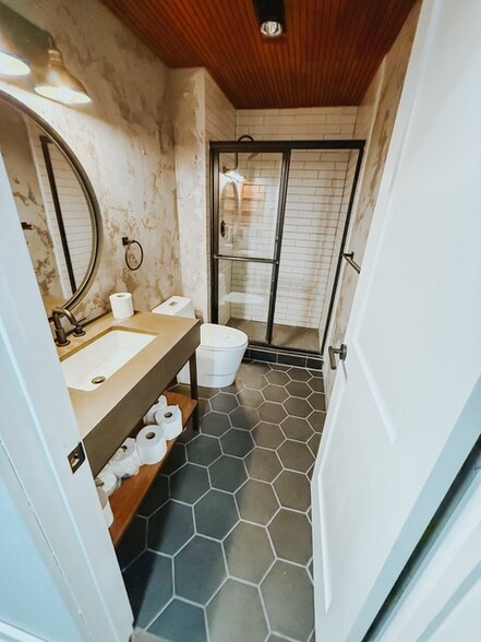 Building Photo - 911 N 163rd St