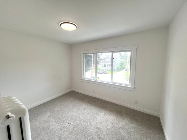 Building Photo - 3 Bedroom, 1 Bathroom Single-Family Home!