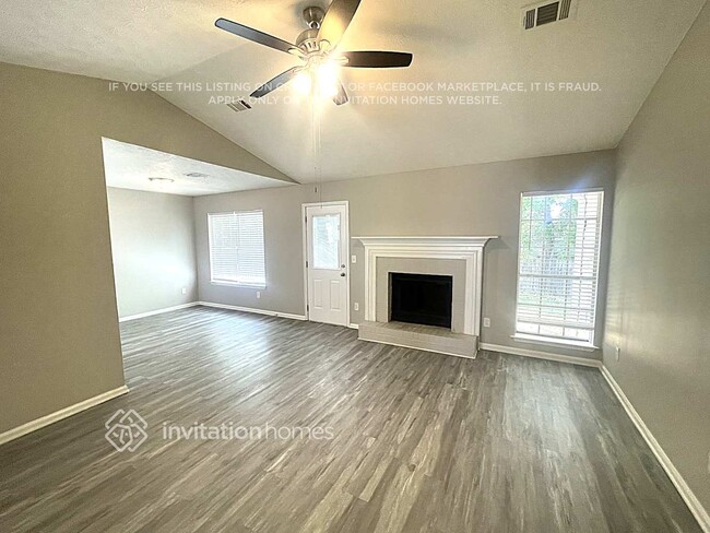 Building Photo - 1415 Oak Knoll Dr NE