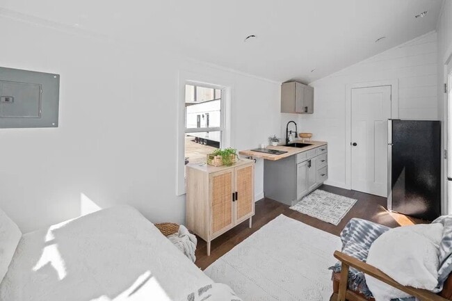 Building Photo - 2015 Union School Rd SW