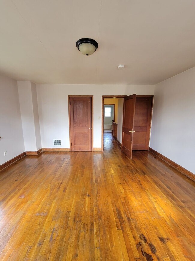 Building Photo - 471-475 Heintzelman Avenue