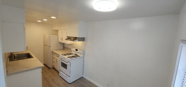 Building Photo - 544 Virginia St