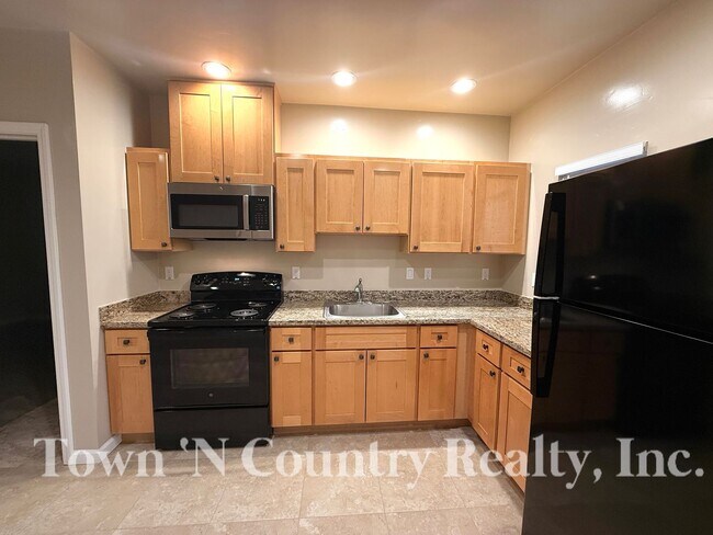 Building Photo - 613 Archer St