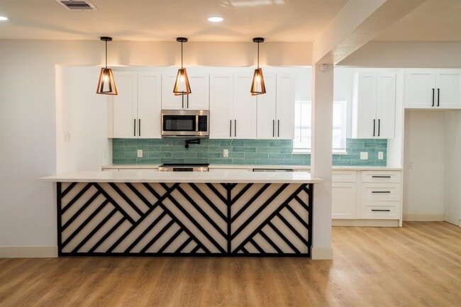 Building Photo - 1402 Bayou Shore Dr
