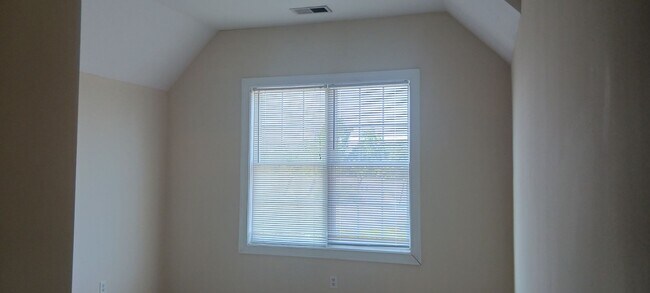 Building Photo - 2 bedroom/ 2 bathroom- Bennington on the Park