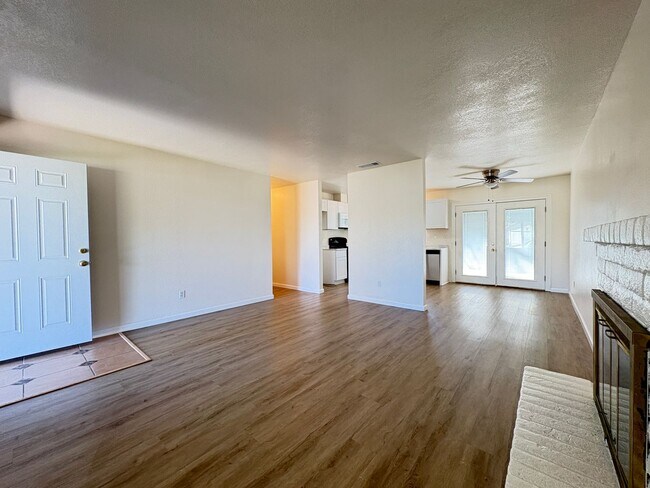 Building Photo - Updated 3 Bed, 2 Bath Single-Story Home