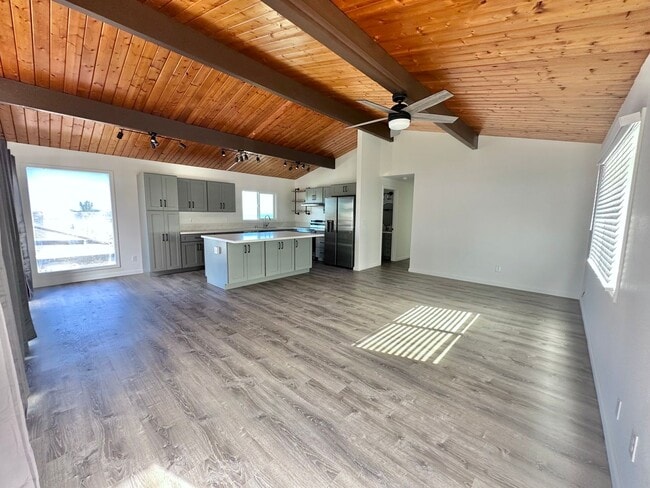 Building Photo - 785 Olena St