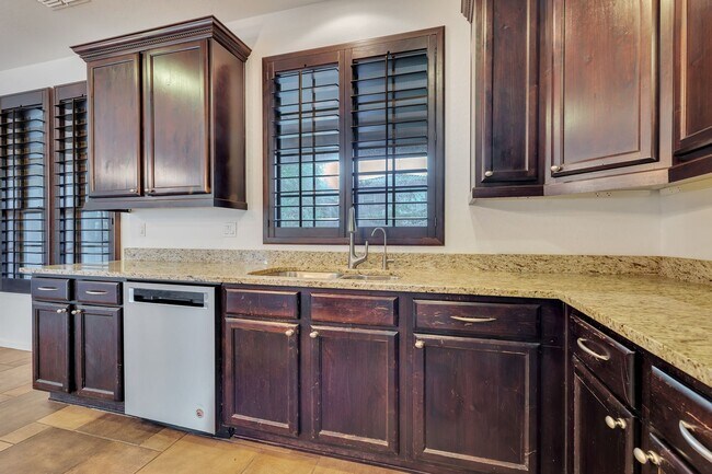 Building Photo - Highly Upgraded SPACIOUS home in desirable Aviano in Desert Ridge!