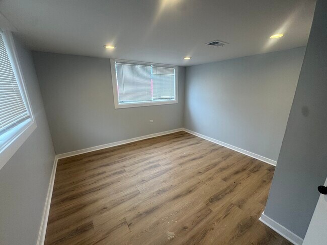 Building Photo - 14700 Avalon Ave