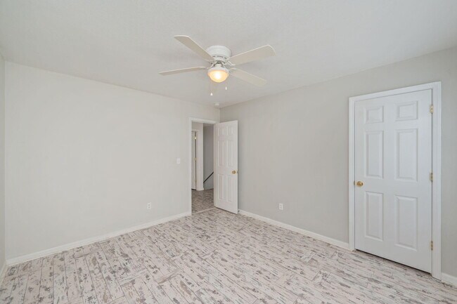 Building Photo - 242 Wainwright Dr
