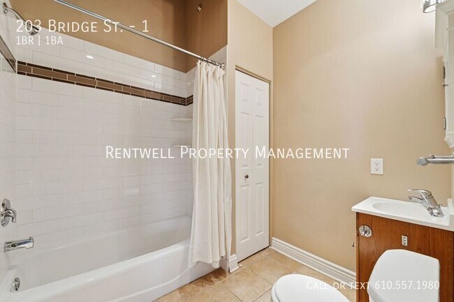 Building Photo - 203 Bridge St