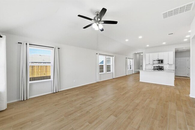 Building Photo - 104 Crooked Trail