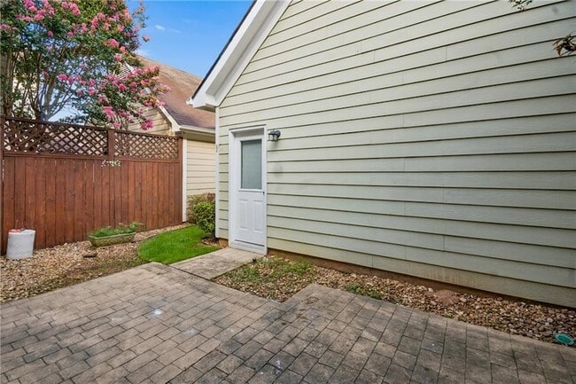 Building Photo - 1668 Habershal Dr NW