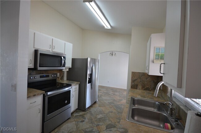 Building Photo - 1126 NW 2nd Ave