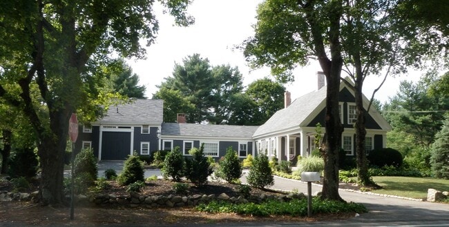 Building Photo - 475 Center St