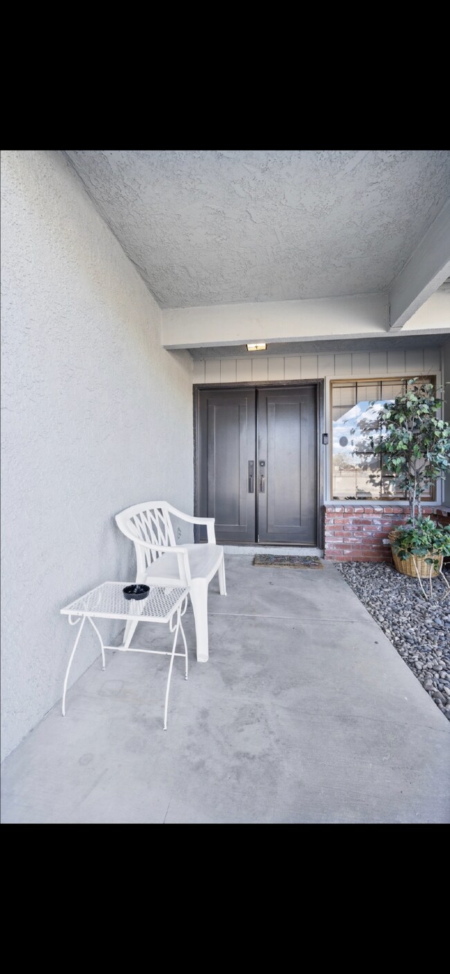 Building Photo - Fully Furnished Executive Rental in Las Ve...