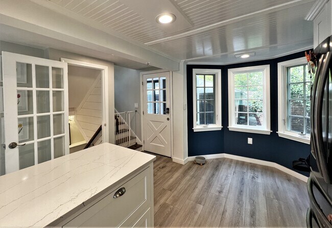 Building Photo - 4 Day St