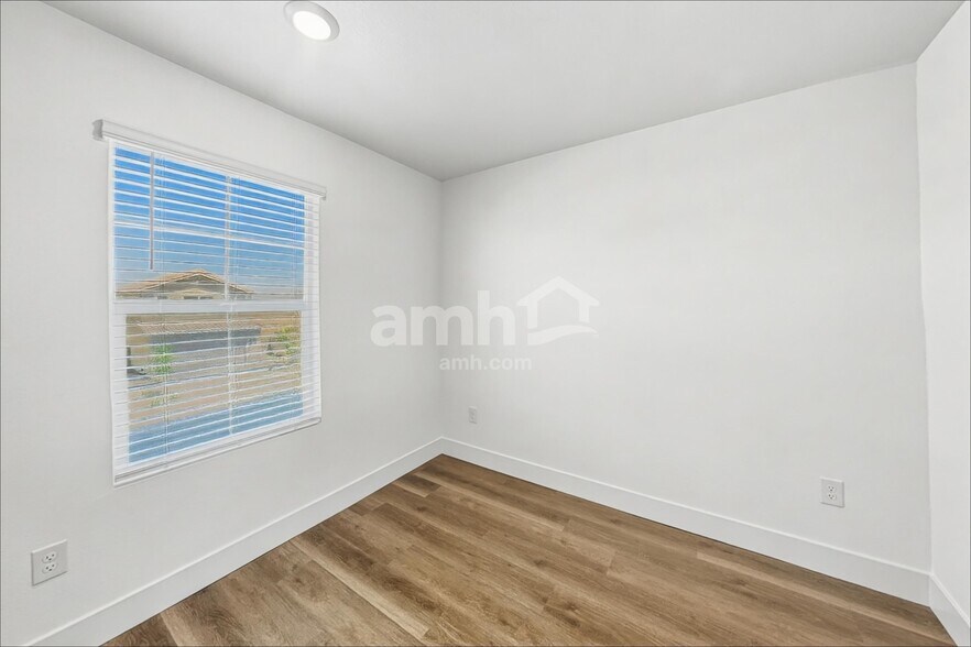 Building Photo - 9579 Marchmont Rd