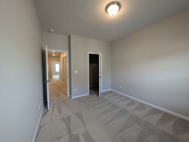 Building Photo - Gorgeous 3 beds, 2.5 bath home located in Harmony at Matthews!