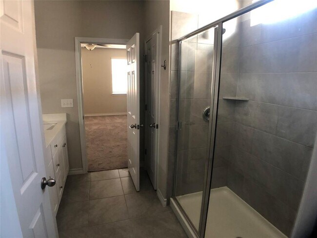 Building Photo - 113 Flexus Ln