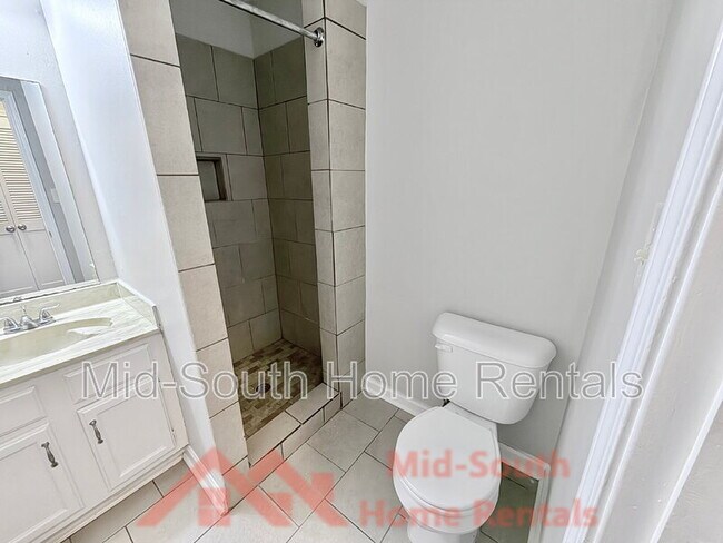 Building Photo - 3998 Victor Dr