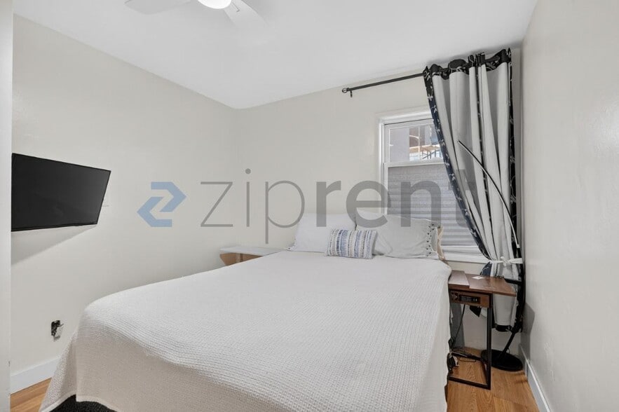 Building Photo - 2613 Mission Blvd