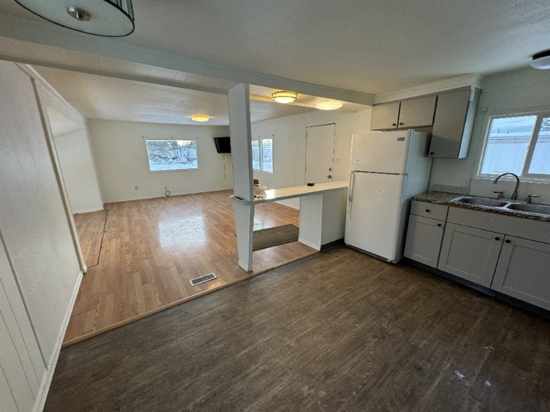 Building Photo - 9499 Brayton Dr