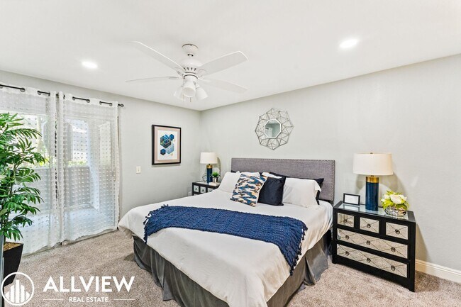 Building Photo - Beautifully Updated 2 Bed/2 Bath in Guard-Gated Ritz Pointe Community!