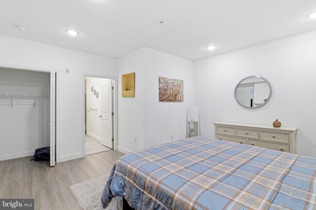 Building Photo - 925 N Broad St