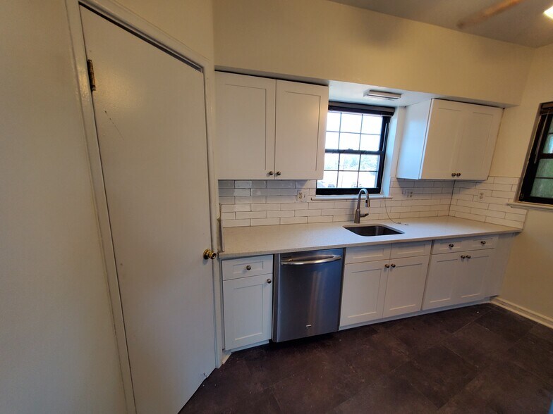 Kitchen1 - 433 Longfellow St. NW