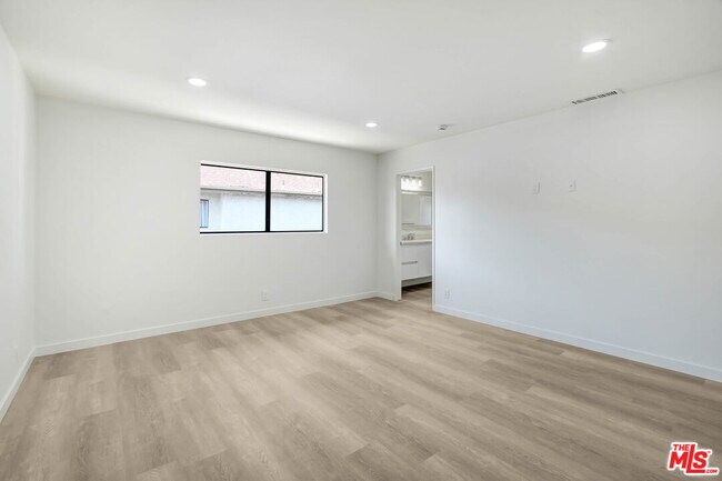 Building Photo - 18445 Hatteras St