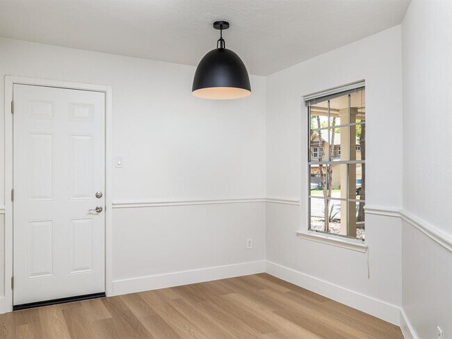 Building Photo - 13000 Meadowheath Cove