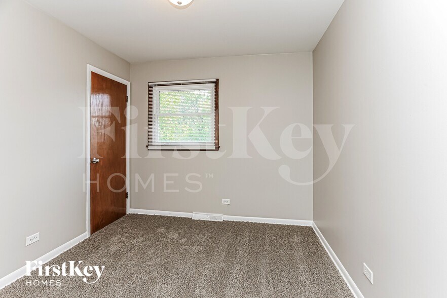 Building Photo - 15906 Avalon Ave