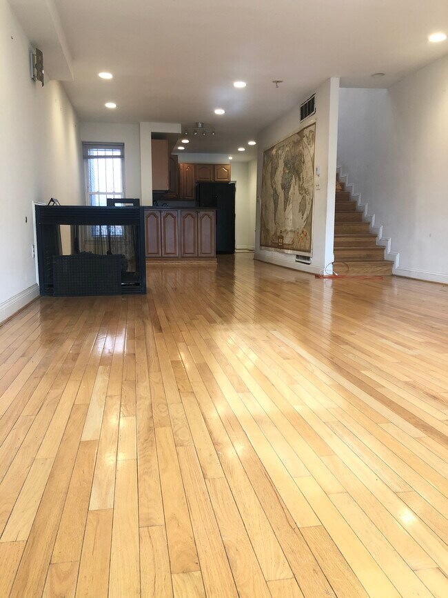 Entire house gorgeous hardwood floors - 1204 Florida Ave NE
