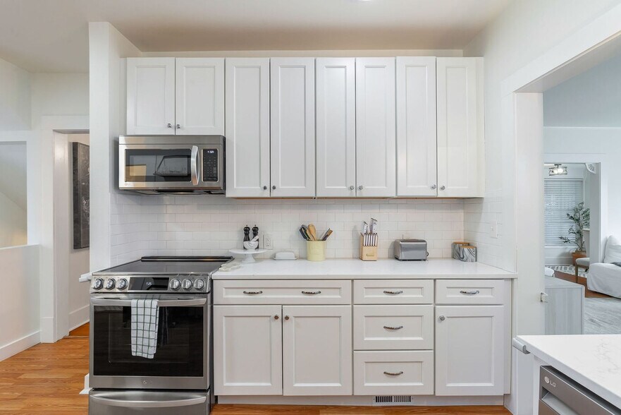 Building Photo - 334 Edmonds St