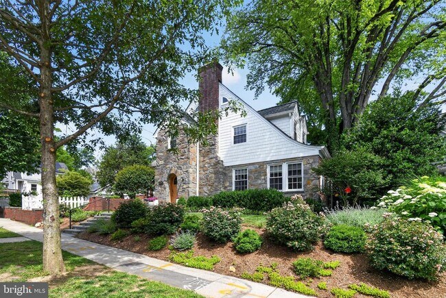Building Photo - 3005 McKinley St NW