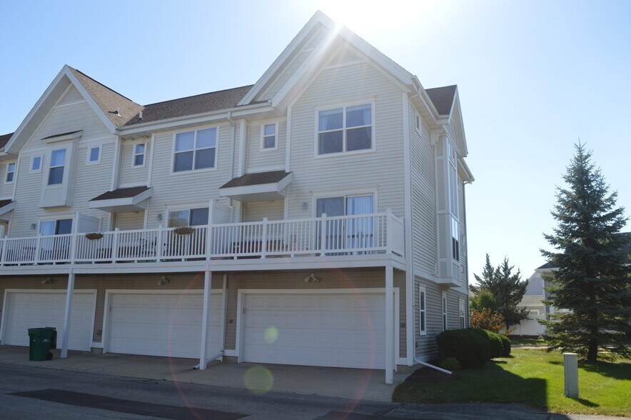 Building Photo - 3701 Design Pass