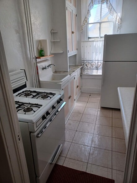 Building Photo - 618 W Buffalo St