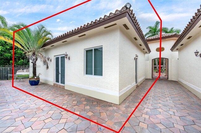 Building Photo - 9981 SW 70th St