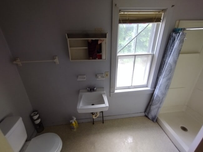 Building Photo - 708 Linden Pl