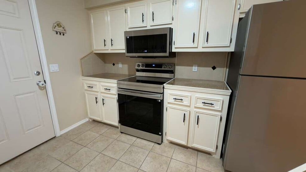 Building Photo - 3113 S Casa Linda St