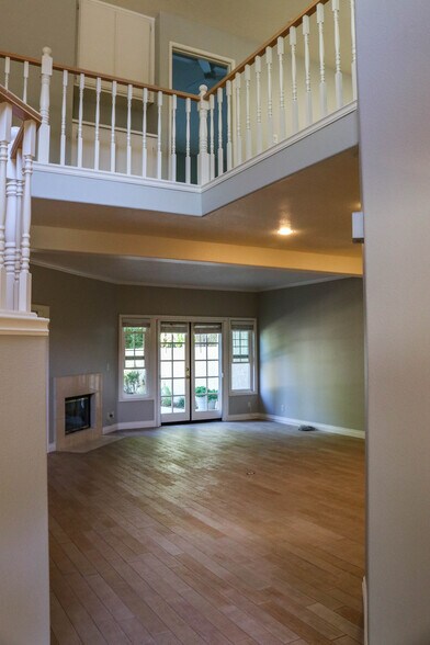 Building Photo - 1032 Cherry Creek Cir