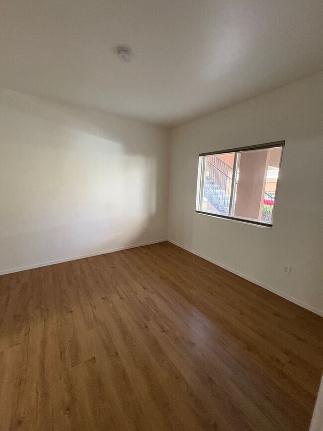 Building Photo - 2 Bedroom 2 Bath Condo