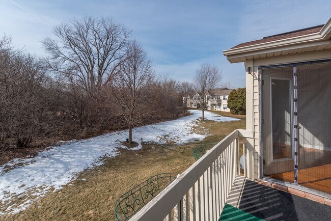 Building Photo - 974 N Village Dr