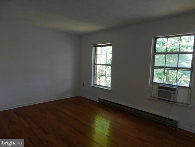 Building Photo - 230 Waterford Ln