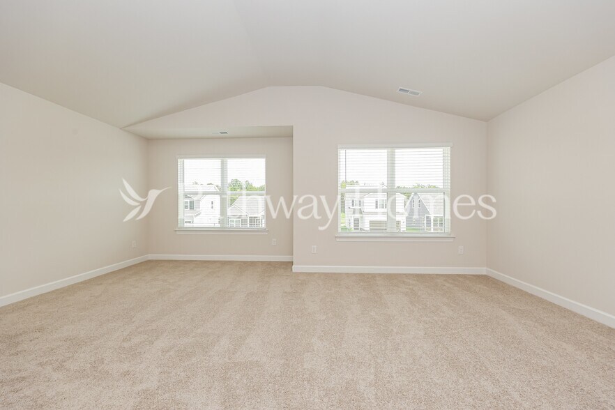Building Photo - 3440 Quintana Dr