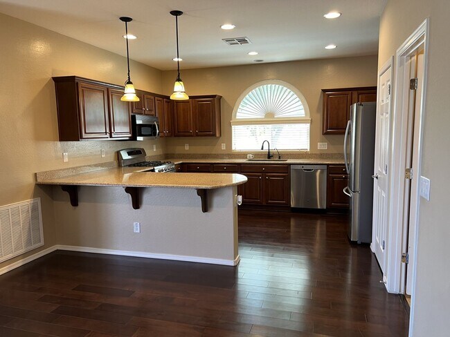 Building Photo - 4457 E Carob Dr