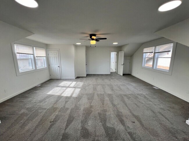 Building Photo - Updated 5BR Home with Modern Finishes & Extra Space